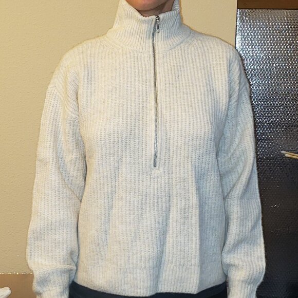 Vince Camuto Sweaters - NWOT Vince Camuto Turtlenack Sweater. S